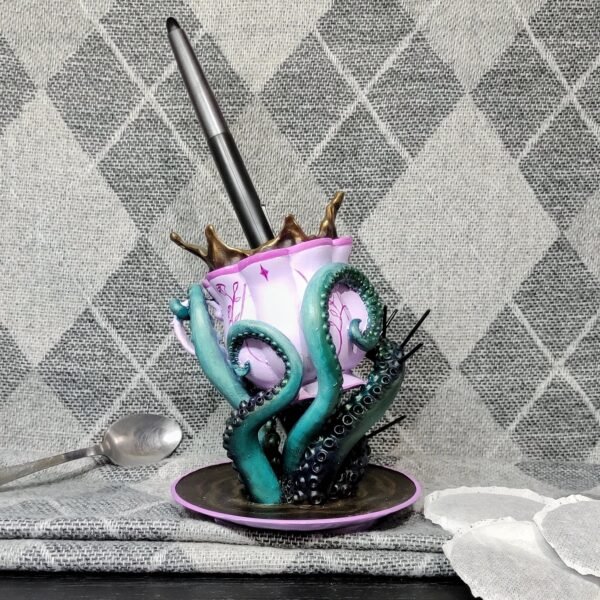 Under the moonlight – teacup pen holder
