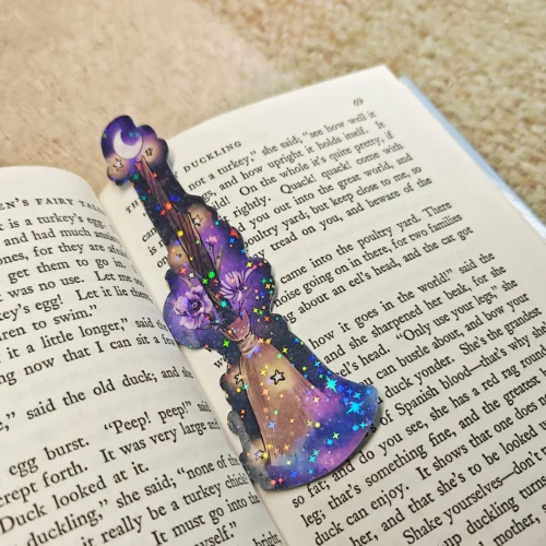 1000004669.webp Witch’s Broom – Holo Bookmark