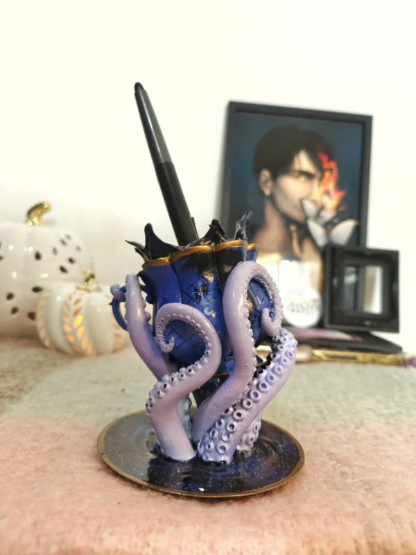 Night Cats – teacup pen holder