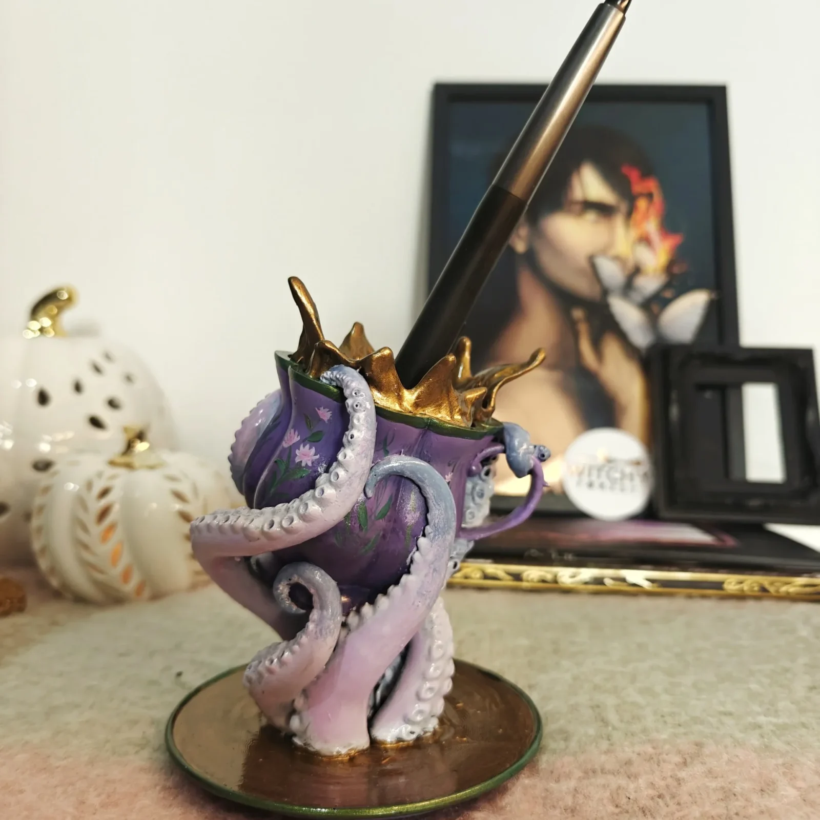 A bouquet of pink – teacup pen holder