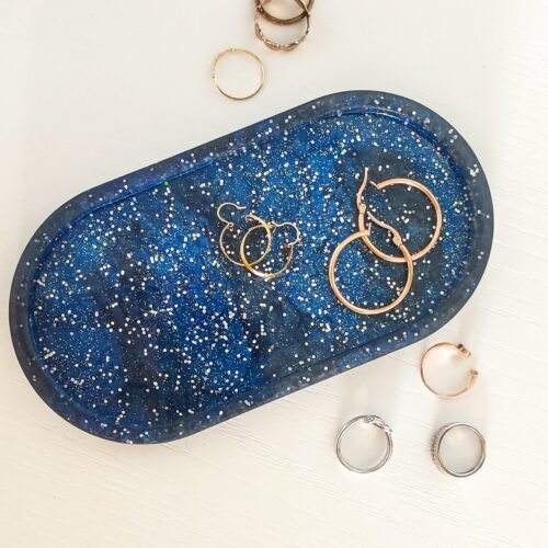 https3A2F2Fi.etsystatic.com2F113947292Fr2Fil2F936fc82F46102995232Fil_fullxfull.4610299523_akmv.jpg Blue starry sky resin trinket tray
