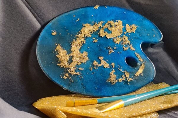 https3A2F2Fi.etsystatic.com2F113947292Fr2Fil2Fab40fb2F43717018832Fil_fullxfull.4371701883_t9t8.jpg Blue with Gold flakes and rocks Resin Art Palette