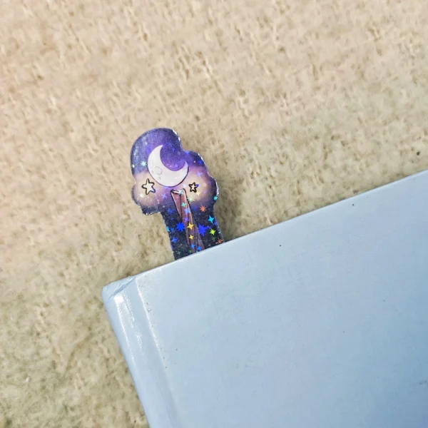 1000004670.webp Witch’s Broom – Holo Bookmark