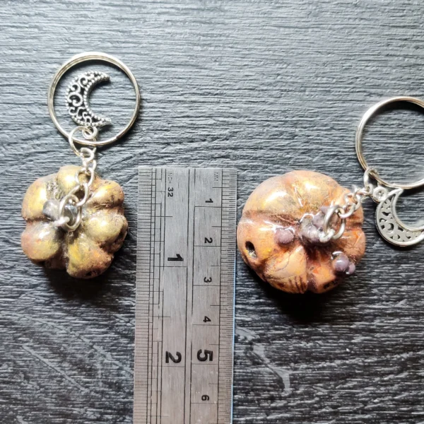 https3A2F2Fi.etsystatic.com2F113947292Fr2Fil2F27eeb42F51254906082Fil_fullxfull.5125490608_78mg.webp Creepy Golden Pumpkins Keychains