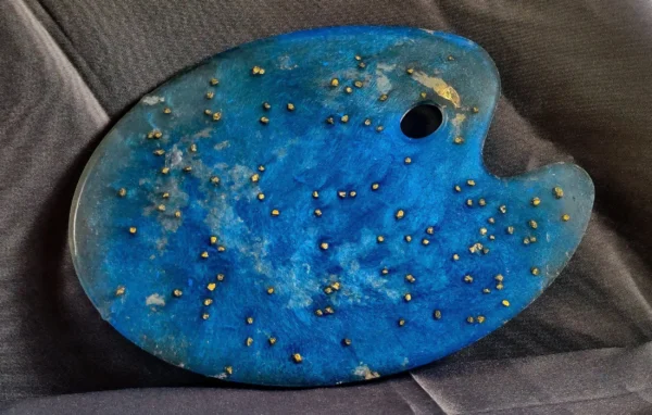 https3A2F2Fi.etsystatic.com2F113947292Fr2Fil2F7697722F43717019632Fil_fullxfull.4371701963_bg87.webp Blue with Gold flakes and rocks Resin Art Palette