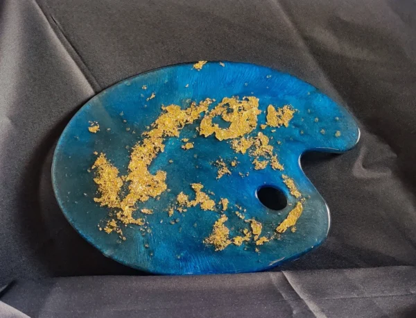 https3A2F2Fi.etsystatic.com2F113947292Fr2Fil2Ff529be2F43717018712Fil_fullxfull.4371701871_snwf.webp Blue with Gold flakes and rocks Resin Art Palette