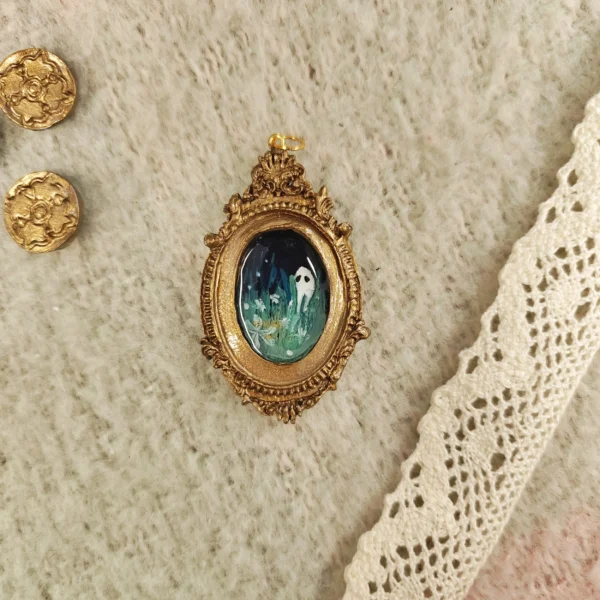 processed_89b03dbe93674d54806b28250f585a6a.webp Ghost in the Meadow necklaces